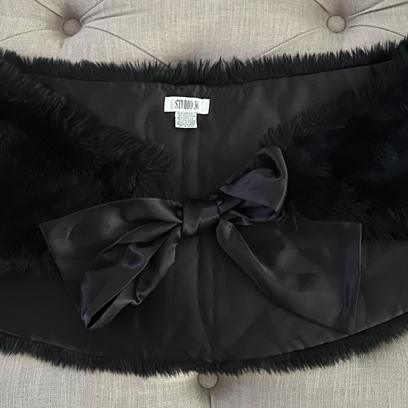 Black Faux Fur Shrug - Picture 1 of 3